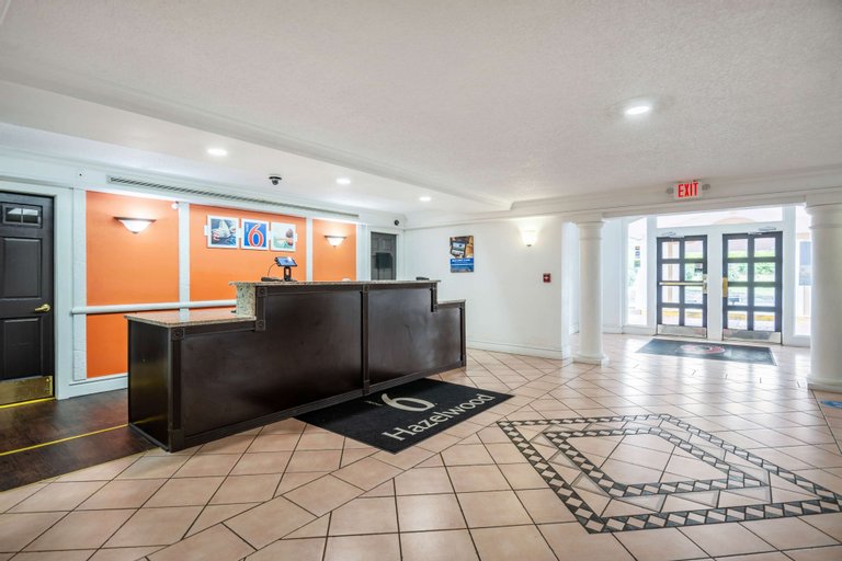 Public Area 2, Motel 6 Hazelwood, MO, Saint Louis