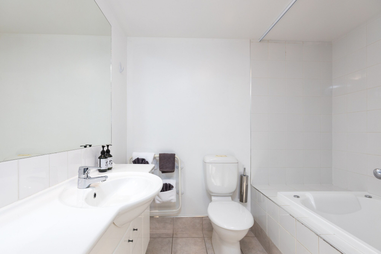 Bathroom 3, Chelsea Park Motor Lodge Nelson, Nelson