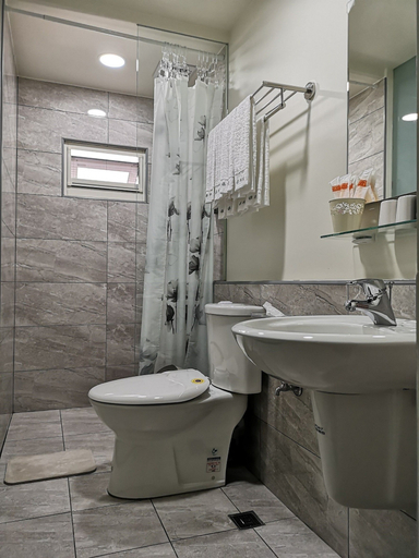 Bathroom 5, Chance Encounter, Yilan