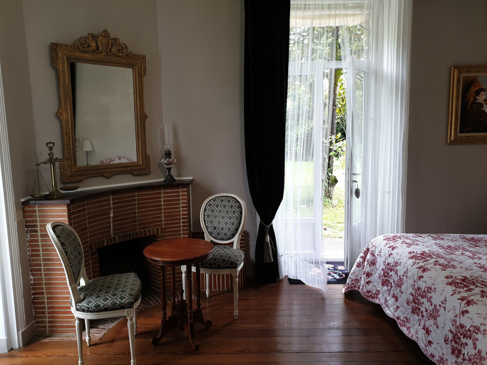 Bedroom 2, Château de Champblanc, Charente
