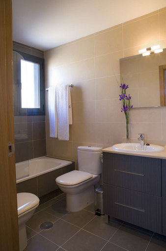 Bathroom 4, Compostela Suites Apartments, Madrid