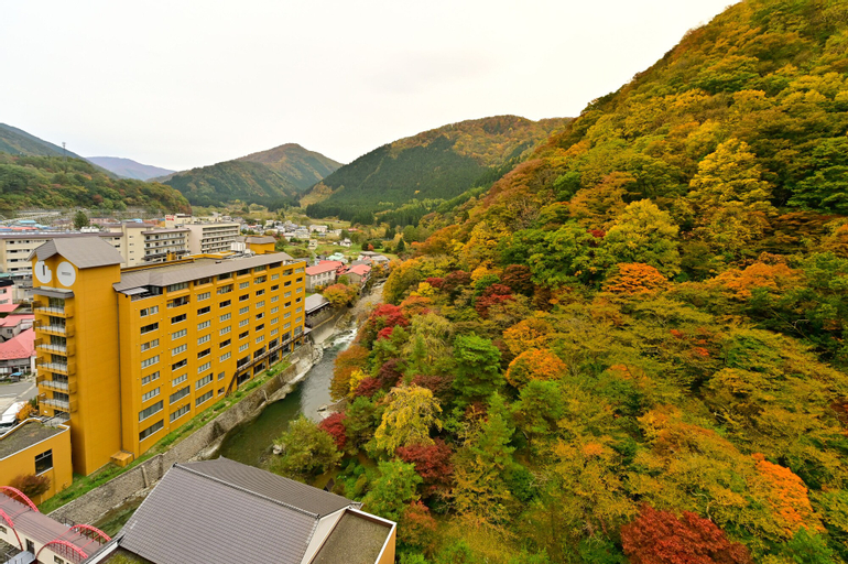 Exterior & Views 21
