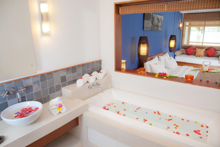 Bathroom, Laguna Beach Hotel & Spa, Flacq