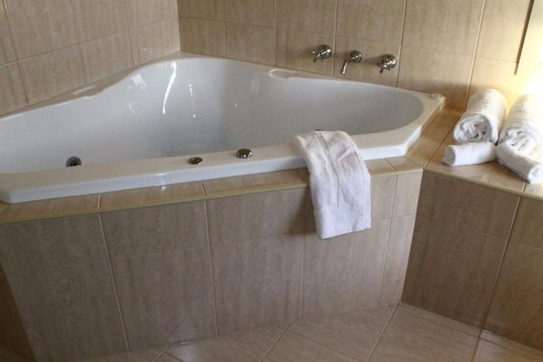Bathroom 5, Quality Hotel Point Cook, Melbourne