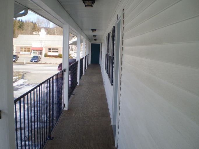 Others 5, Sunset Inn, Berkshire