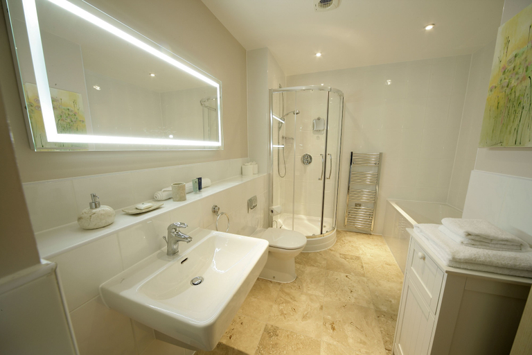 Bathroom, Modern Apartment nr Fistral Beach Private Parking, Cornwall