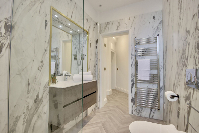 Bathroom 3, Orange Grove Hotel & Gardens, Hampshire