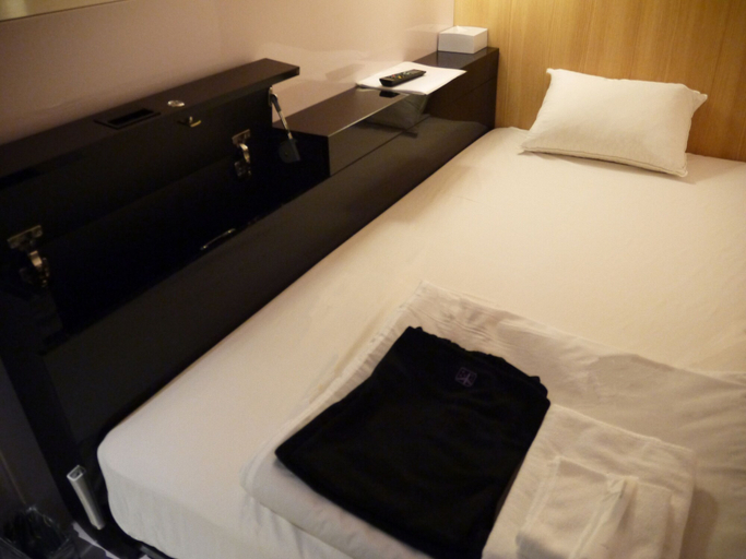 Bedroom 5, First Cabin Kansai Airport, Tajiri