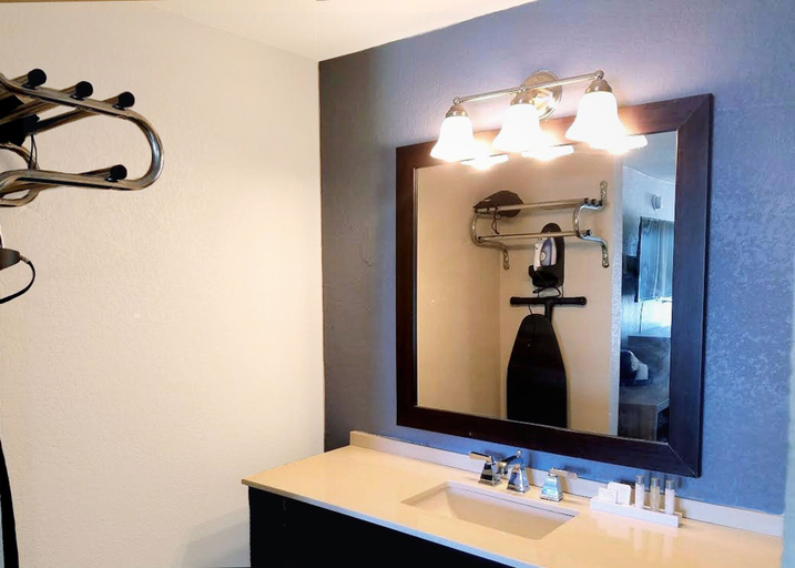 Bathroom 4, Seabreeze Inn, Okaloosa