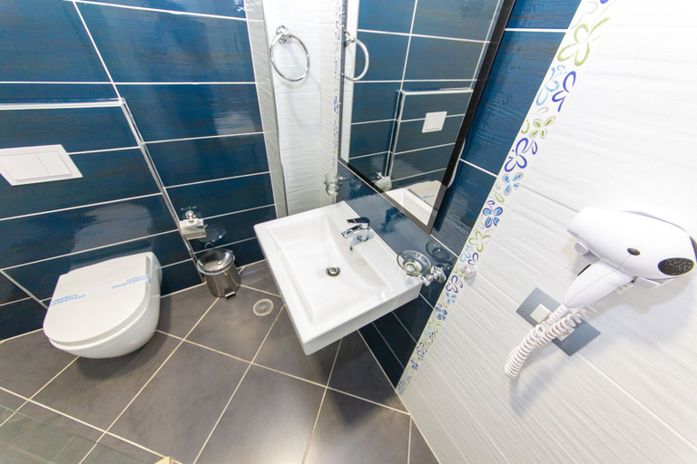 Bathroom 5, Hotel Saranda Palace, Sarandës