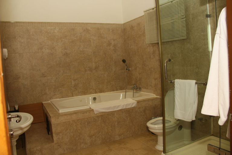 Bathroom 4, Clear Essence California Spa & Wellness Resort, Eti-Osa