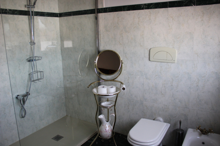 Bathroom 5, B&B Milù, Cuneo