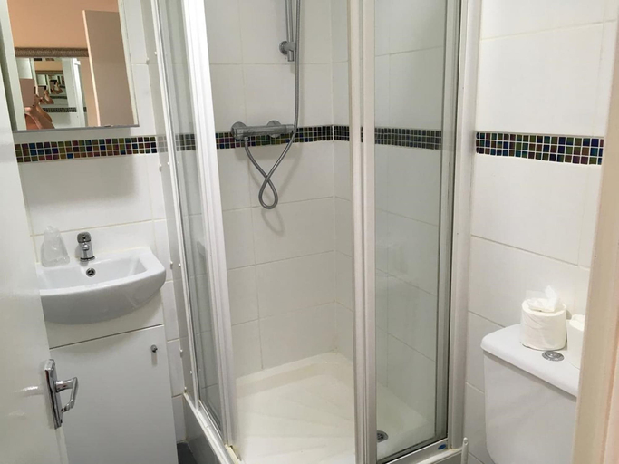 Bathroom 4, The Ashleigh - Dog Friendly, Bournemouth