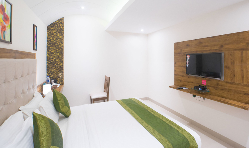 Bedroom 1, Treebo Amber International Mumbai Airport T2, Mumbai Suburban