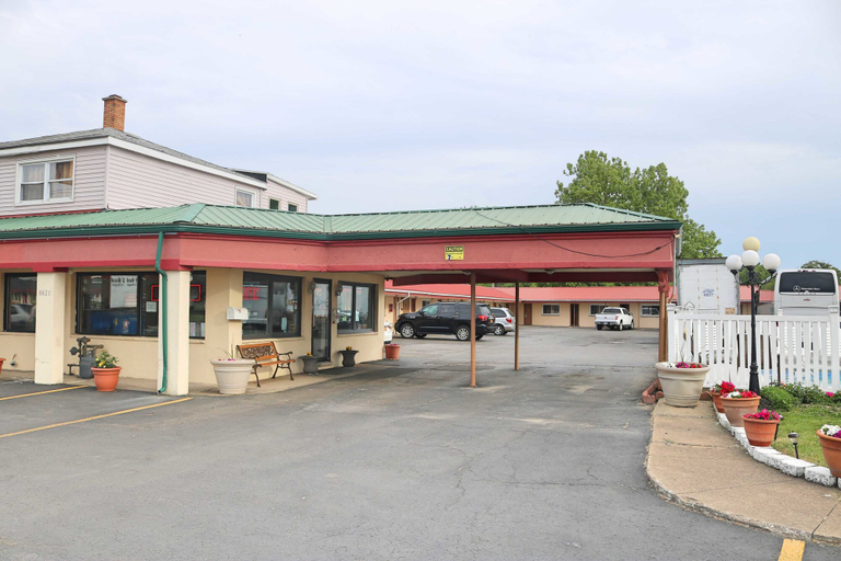 Exterior & Views 2, Woodland Inn, Niagara