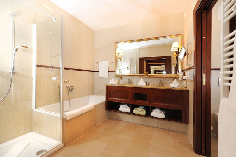 Bathroom 5, Grandhotel Lienz, Lienz