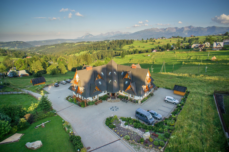 Exterior & Views