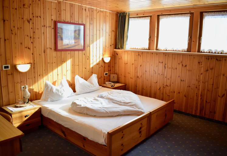 Bedroom 2, Hotel Waldheim, Trento