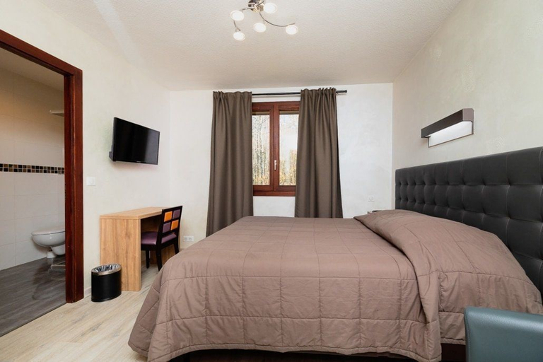 Bedroom 3, Hotel d'Ornex, Ain