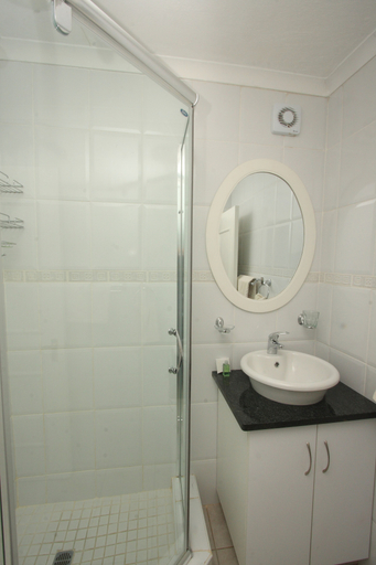 Bathroom, First Group Costa Smeralda, Ugu