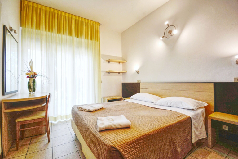 Bedroom 2, Hotel Europa Milano Marittima, Ravenna