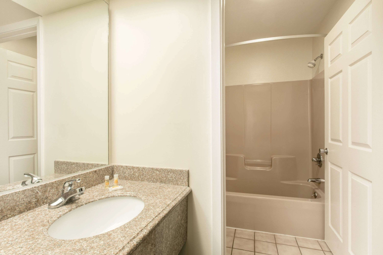 Bathroom 5, Days Inn by Wyndham Picayune, Pearl River