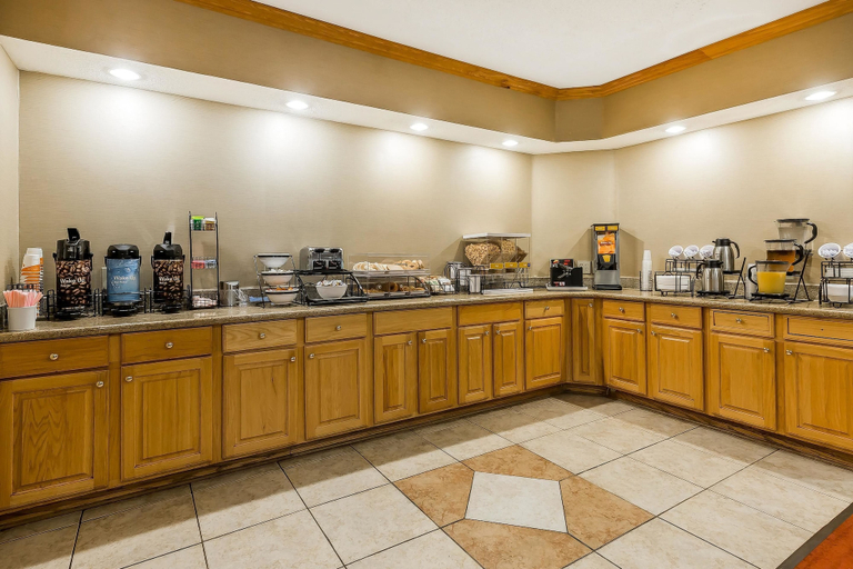 Food & Drinks 5, Comfort Inn & Suites Mishawaka - South Bend, Saint Joseph