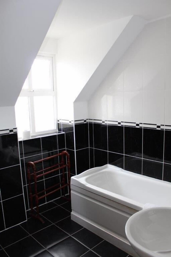 Bathroom 4, Lake House Hotel