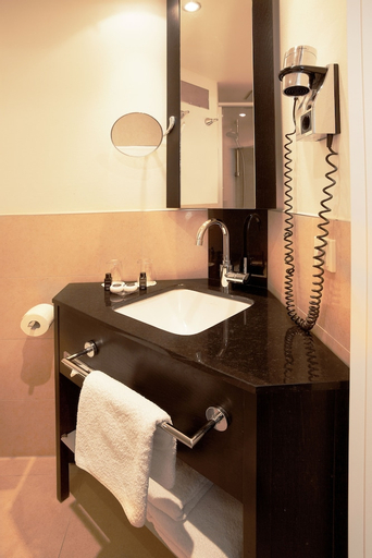 Bedroom 4, Victoria Hotel, Frankfurt am Main