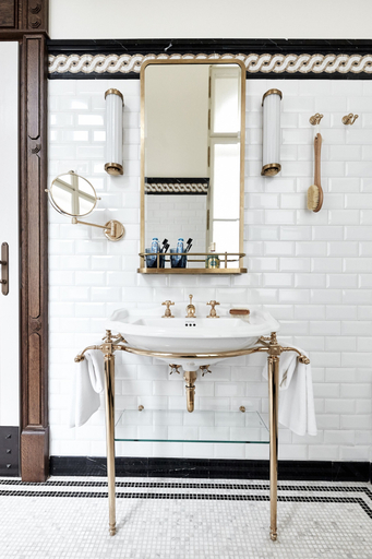 Bathroom 4, Callas House, Budapesti