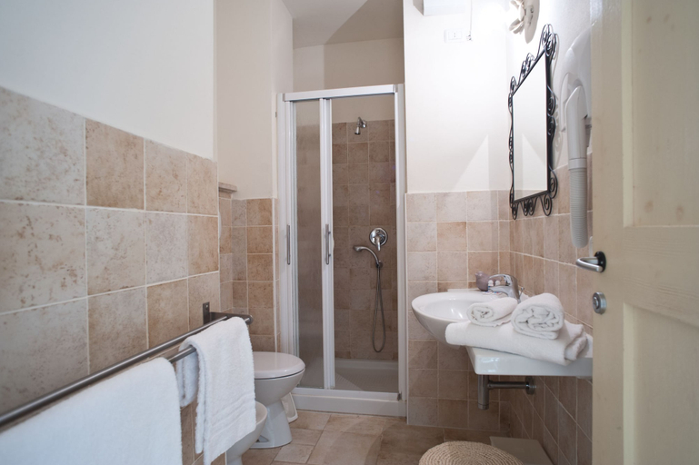 Bathroom 5, Hotel Residence Stella del Mare, Livorno