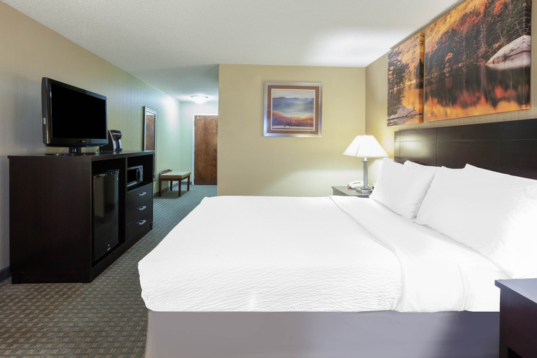 Bedroom 4, Days Inn by Wyndham Plattsburgh, Clinton