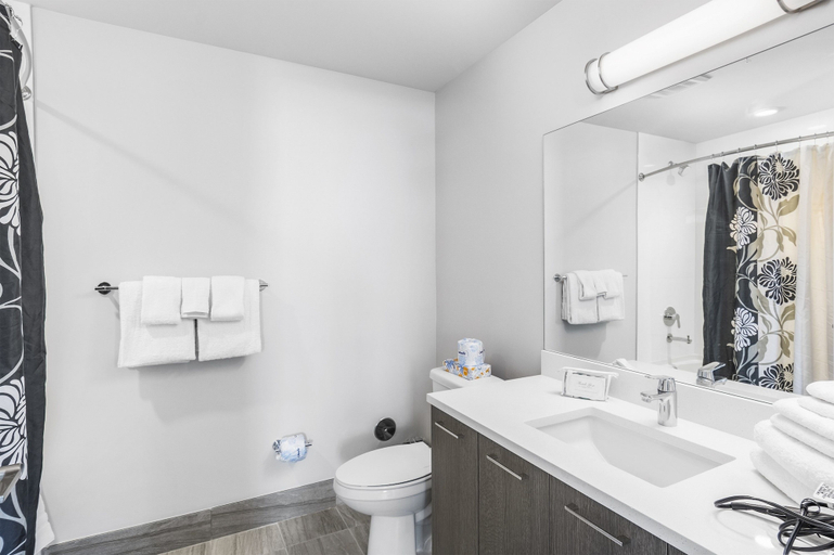 Bathroom 3, Bluebird Suites Downtown Brickell, Miami-Dade