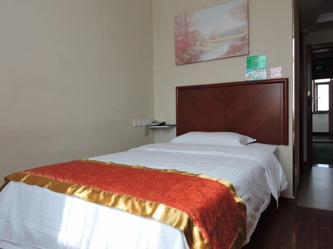 Bedroom 2, GreenTree Inn Linyi Feixian Jianshe Road Express Hotel, Linyi