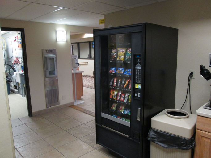 Food & Drinks 5, Super 8 by Wyndham Columbus, Stillwater