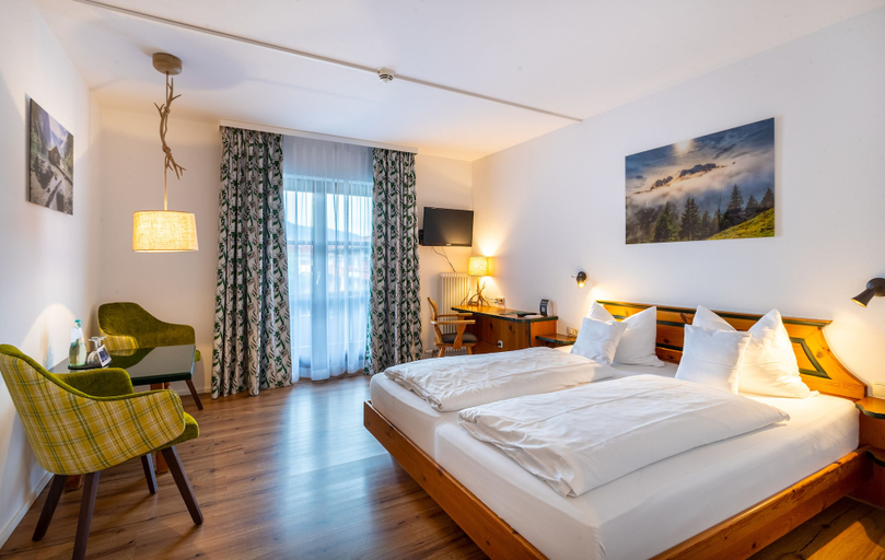 Bedroom 3, Das Bergmayr - Chiemgauer Alpenhotel, Traunstein