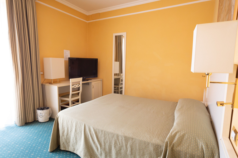 Bedroom 2, Cervara Park Hotel, Rome