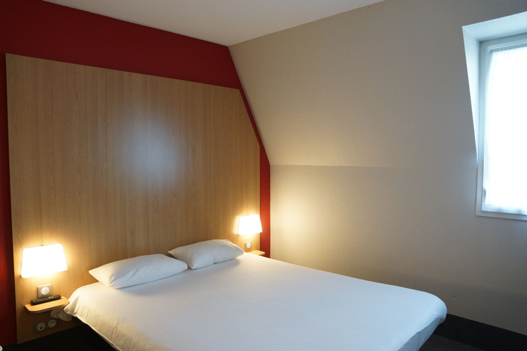 Bedroom 3, B&B HOTEL Saint-Malo Sud, Ille-et-Vilaine