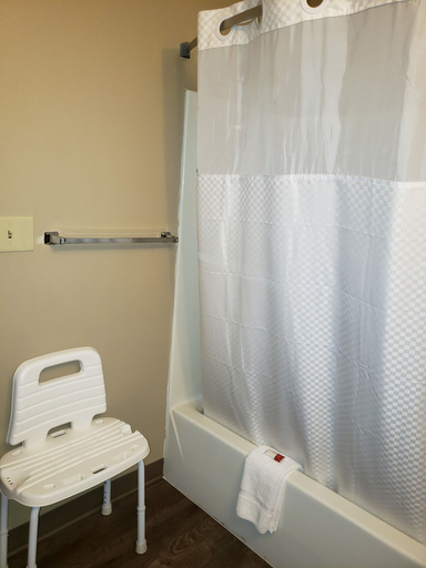 Bathroom 4, Super 8 by Wyndham Milwaukee Airport, Milwaukee