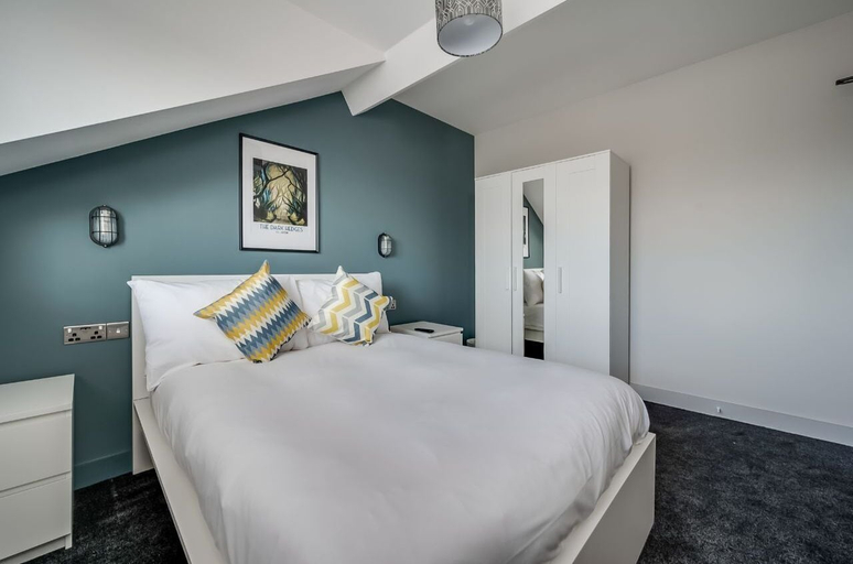 Bedroom 4, Central Belfast Apartments: University Street, Belfast