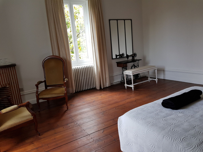 Bedroom 3, Château de Champblanc, Charente