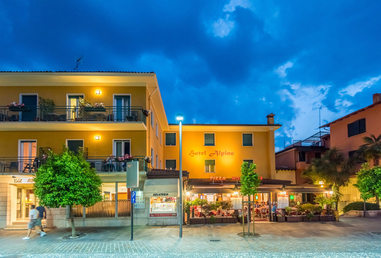 Hotel Alpino, Verona