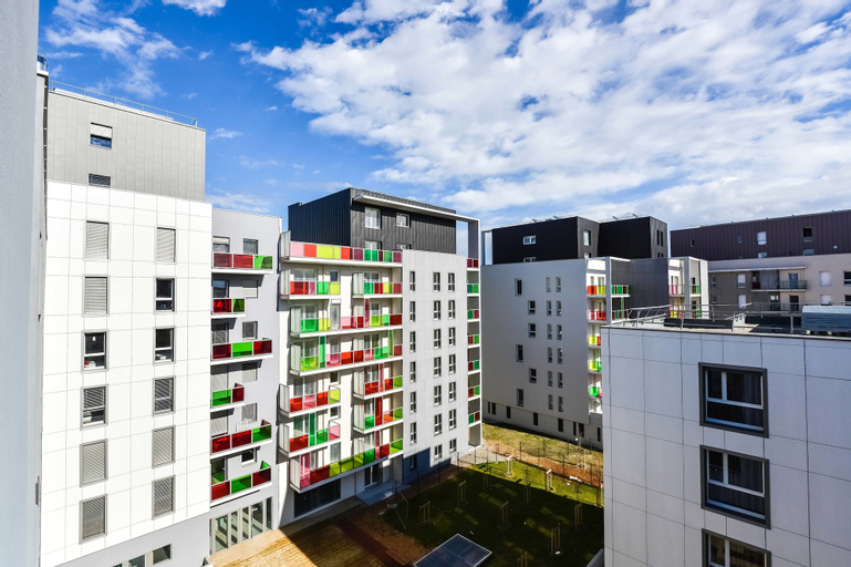 Exterior & Views 6