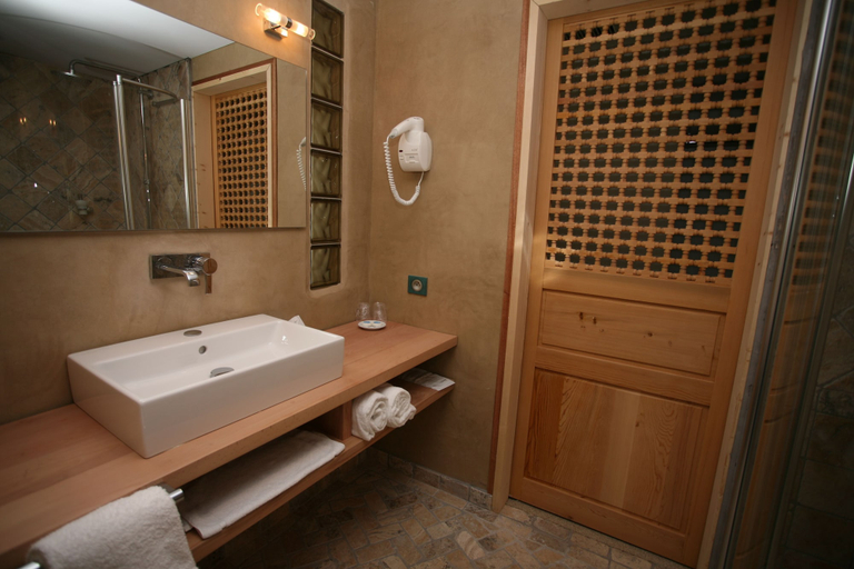 Bathroom 5, Campo Dell'Oro, Corse-du-Sud