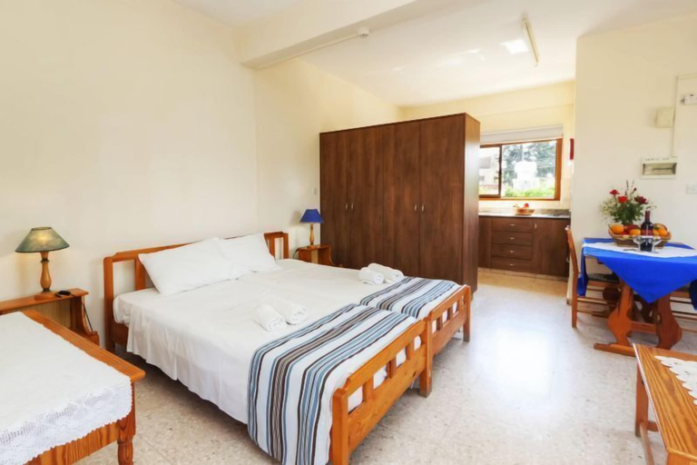 Bedroom 2, Follow The Sun