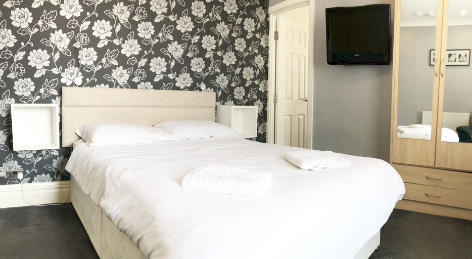 Bedroom 2, Empress Select Holiday Flats, Blackpool