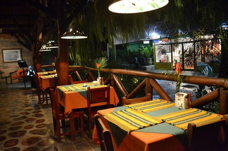 Food & Drinks 5, Hotel Diuwak, Aguirre