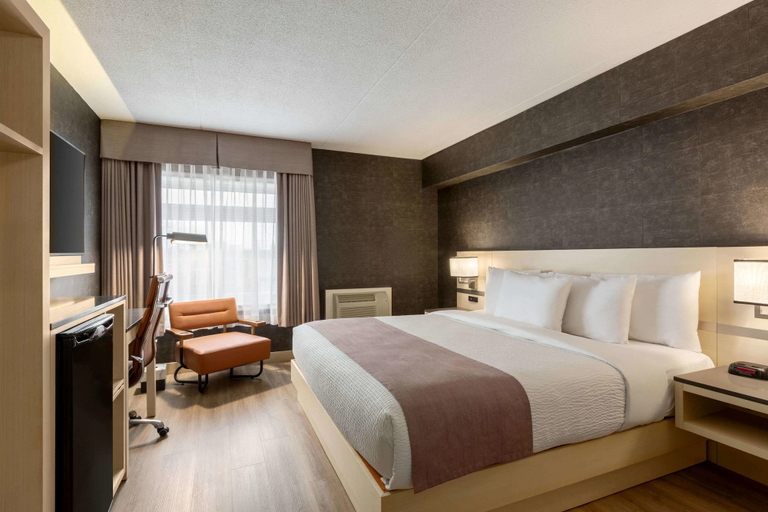Bedroom 4, Days Inn by Wyndham Toronto West Mississauga, Peel