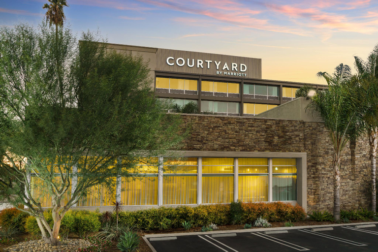 Exterior & Views 2, Courtyard by Marriott Los Angeles Woodland Hills, Los Angeles