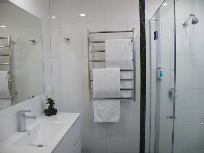 Bathroom 5, Hamilton Lonsdale Motel, S. Grampians - Hamilton